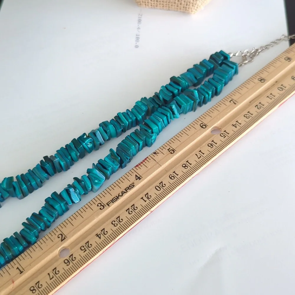 Vintage glass turquoise beaded necklace - Picture 4 of 6